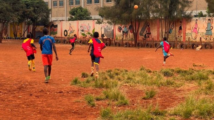 Foto da arrecadação Help 200 Children Stay in School Through Football, 1 de 6