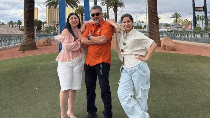Ana Laura, Jackie y Emmanuel campaign photo, 1 of 3