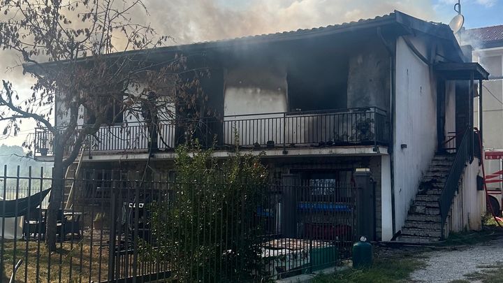 A family of 6 & their pets lost all belongings in house fire campaign photo, 1 of 8