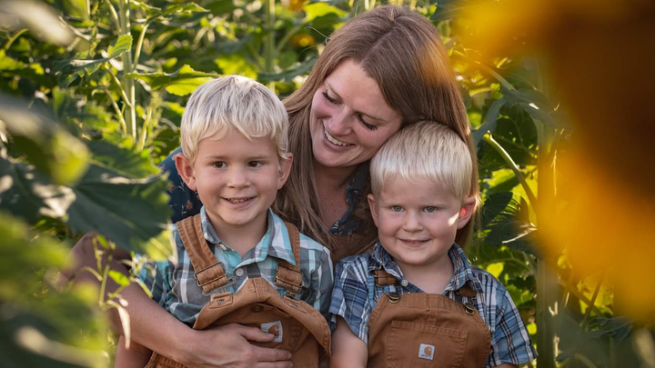 Help Hanah pay for trial (divorce case can close completely) campaign photo, 1 of 4