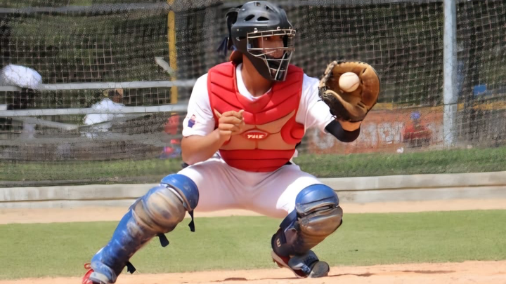 TU MANO AMIGA ME LLEVARÁ A LA SUMMER LEAGUE 2026 campaign photo, 1 of 8