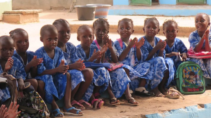 Foto van campagne Adopteer je bankje voor scholieren in Gambia, 1 van 3