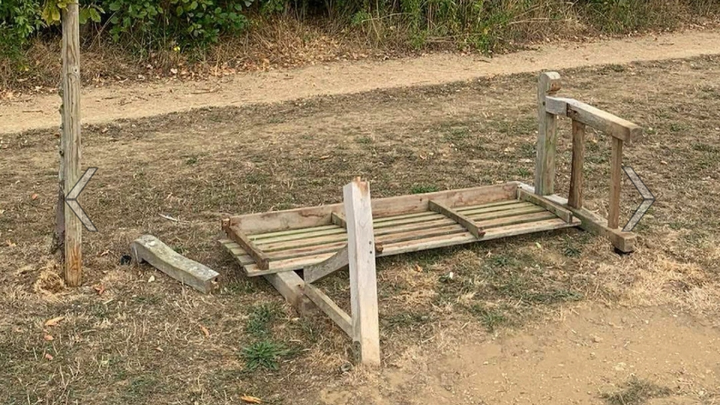 3rd Haddenham Brownies replace a vandalised bench campaign photo, 1 of 3