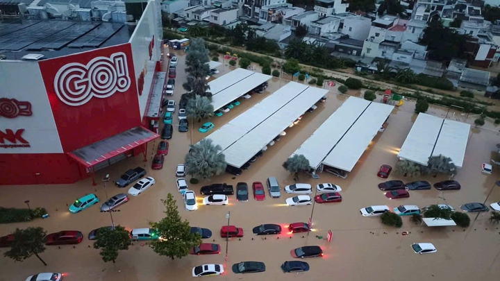 Help Bring Aid To Flooded Nha Trang and Central Vietnam campaign photo, 1 of 5