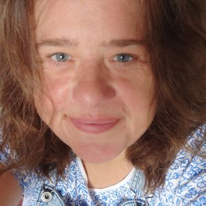 Joanne  Thompson