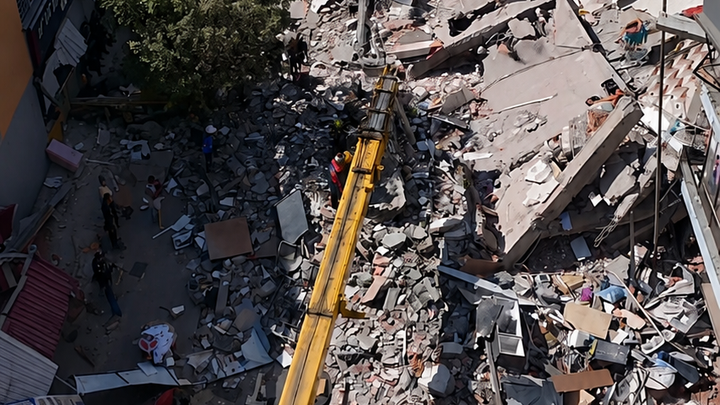 Help Colombian families Rebuild After the Earthquake campaign photo, 1 of 3