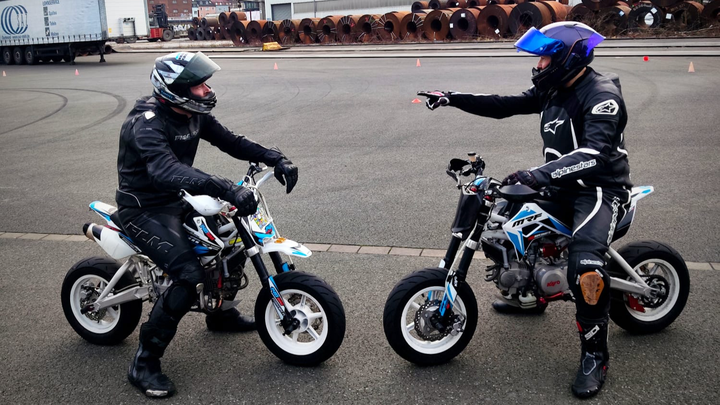 Gemeinsam Bewegung schaffen – Pitbike-Training in der Nähe campaign photo, 1 of 8