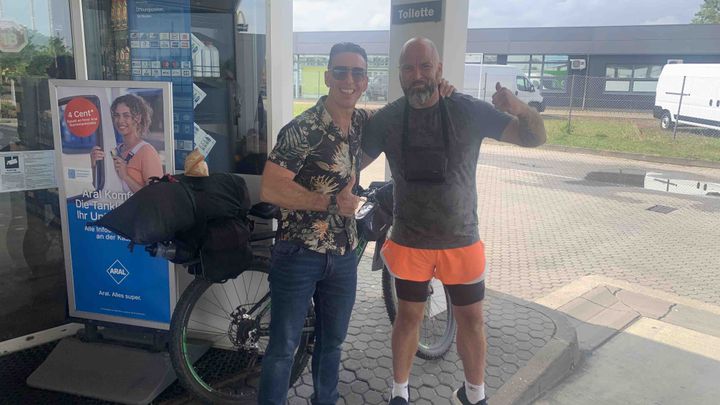 Foto de la recaudación de fondos Help, Im currently cycling 4,269mls across Europe, 1 de 13