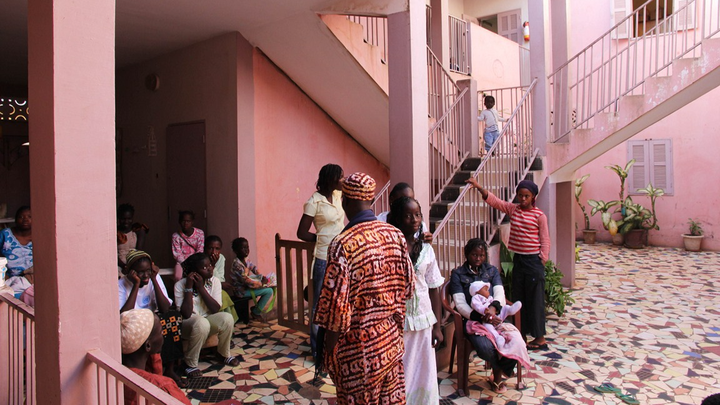 Let's help together La Maison Rose, campaign photo, 1 of 5