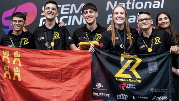 Lemon Racing rumbo a la final Mundial Stem Racing campaign photo, 1 of 3