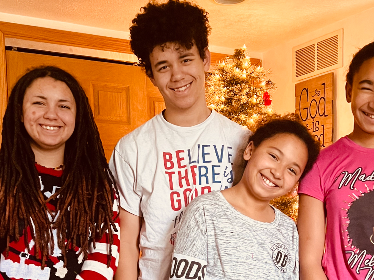 Mina Starsiak Hawk's Family: All About Her Parents and Siblings Amid Rift, image size:1200x900