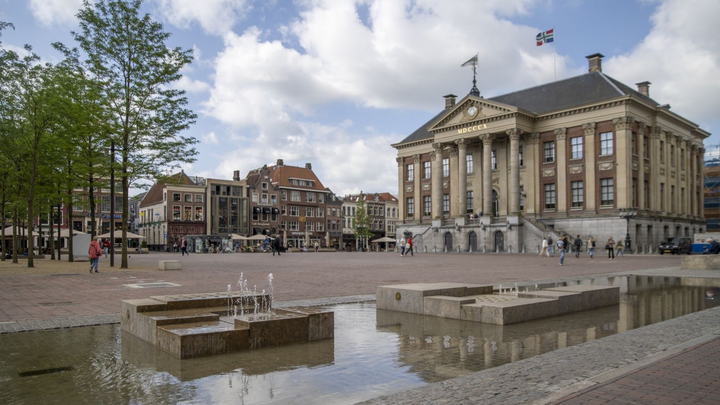 De Grote Markt is van iedereen adopteer een steen campaign photo, 1 of 4