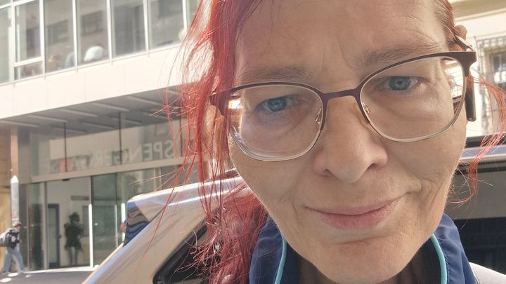 Mit 52 noch einmal neu anfangen – hilf mir bitte campaign photo, 1 of 3