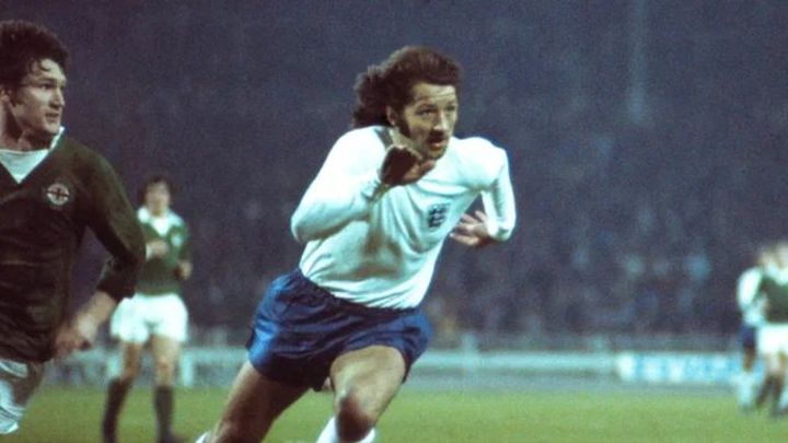 An official Blue Plaque to celebrate Frank Worthington campaign photo, 1 of 3