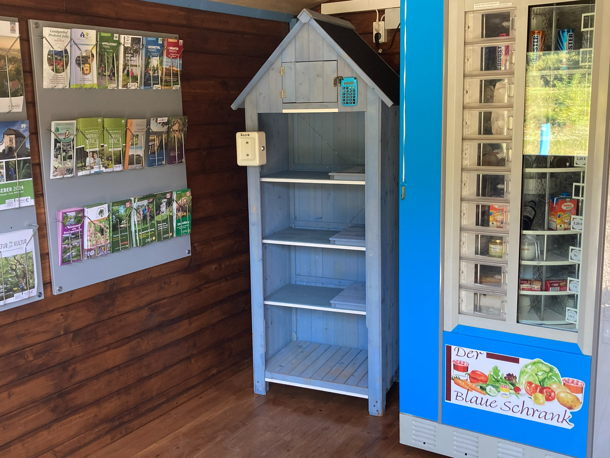 "Der Blaue Schrank" benötigt eure Unterstützung campaign photo, 1 of 5