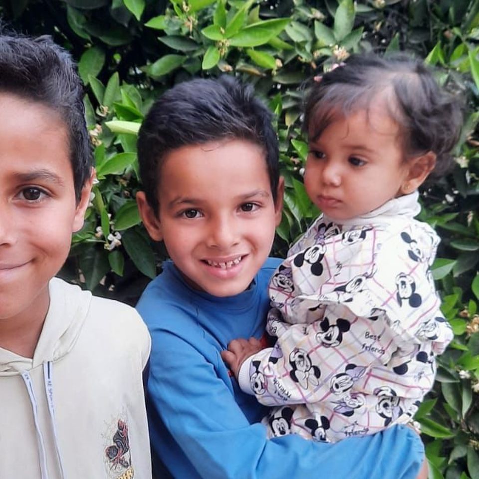 Help Aya and Her Children Evacuate to Safety