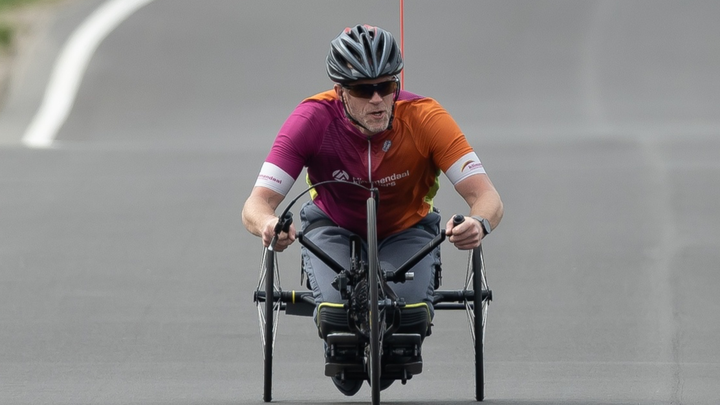 Van obstakelruns en waterpolo naar paracycling (handbiken) campaign photo, 1 of 4