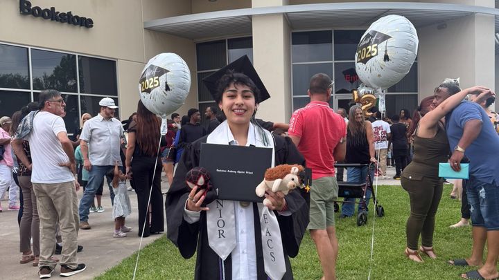Help Noemi Fight for Her Future campaign photo, 1 of 8