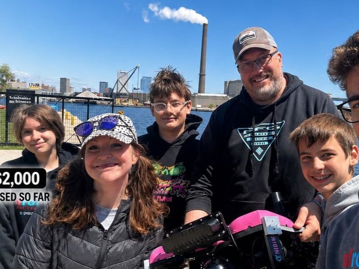 Help PINKrov Students Explore Underwater campaign photo, 1 of 7