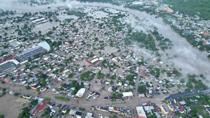 Ayudemos a Poza Rica. Help Poza Rica Flooding campaign photo, 1 of 5