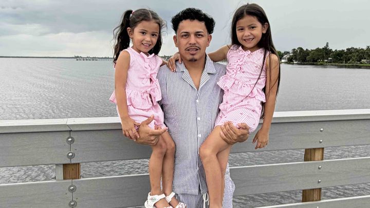 Fondos para pagar lafianza de mi padre que está en ice campaign photo, 1 of 3
