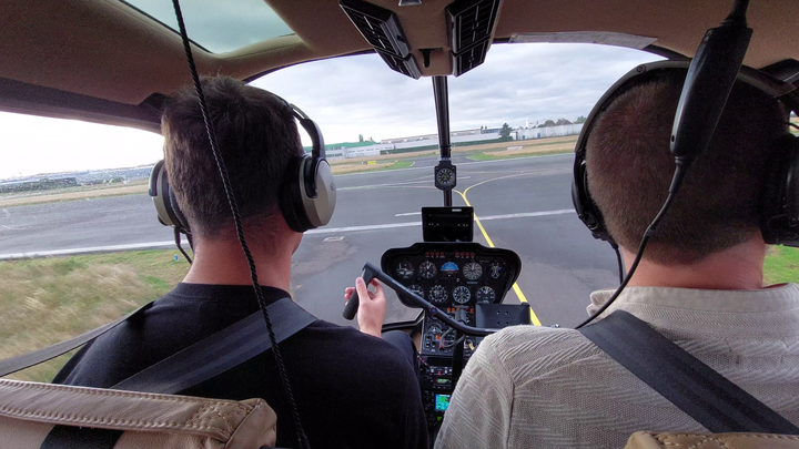 Become a Helicopter Pilot (PPL(H)) campaign photo, 1 of 8