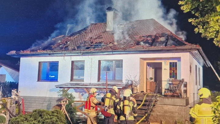 Brand Einfamilienhaus - Familie verliert ihr Zuhause