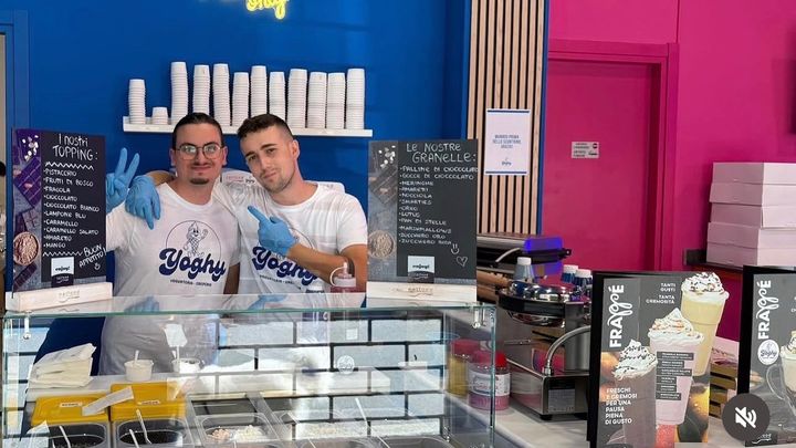 Uniti per far ripartire la yogurteria di Francesco e Marco campaign photo, 1 of 3