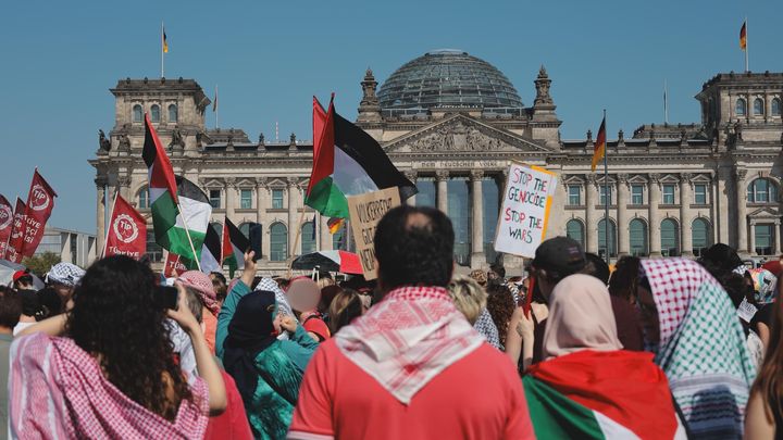 Help At-risk Migrant Student Fight for Residence in Germany campaign photo, 1 of 3