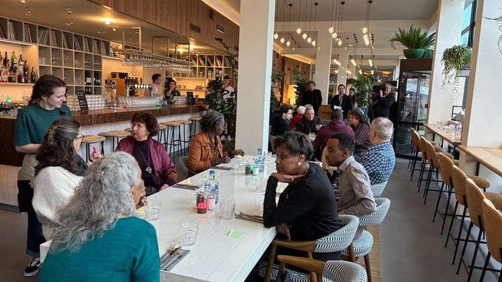 Onvergetelijke kerstavond, 180 eenzame jongeren en ouderen campaign photo, 1 of 6