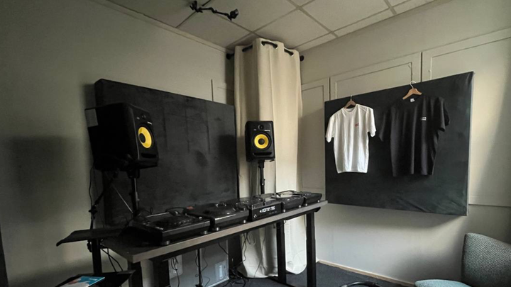 not exist Studio für Elektronische Musik (DJ & Produktion) campaign photo, 1 of 8