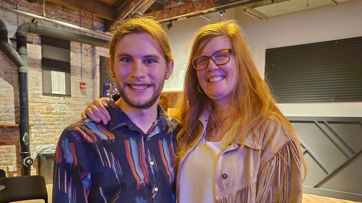 Fundraiser for Zoe Sundstrom by Jack Sundstrom : Help my mom with housing