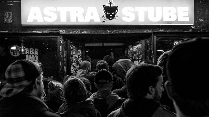 DIE ASTRA STUBE BRAUCHT EUCH campaign photo, 1 of 8