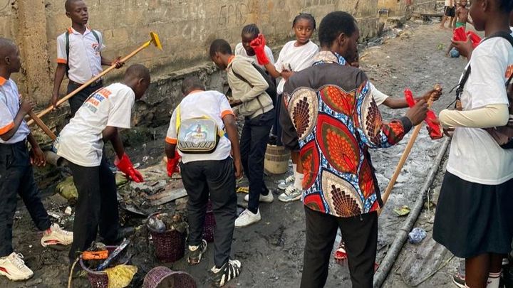Photo de la campagne 7 jours pour nettoyer une rue à Kinshasa avec UJC, 1 sur 6