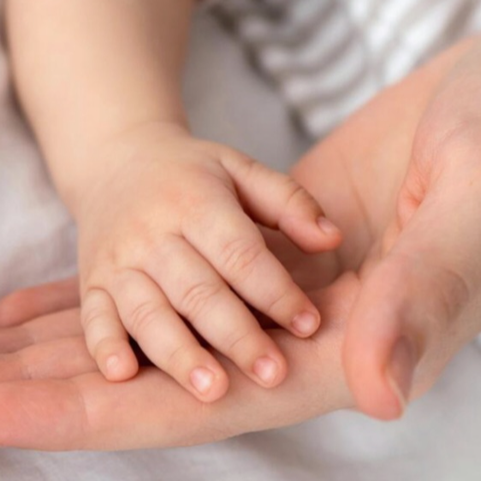Aider une jeune maman de 12 ans victime de violences et bébé