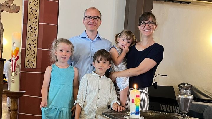 Für eine Familie, deren Welt sich plötzlich geändert hat campaign photo, 1 of 3