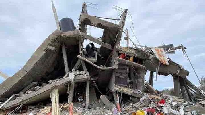 Help Mahmoud and his family to safety campaign photo, 1 of 3
