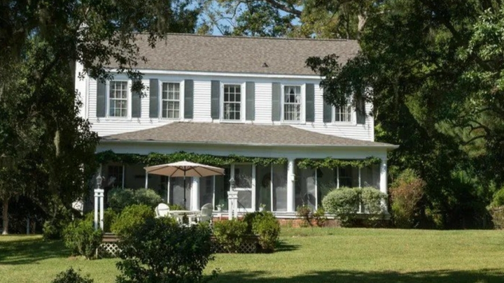 HelpBuy The Dawson's Creek House for the Van Der Beek family campaign photo, 1 of 3