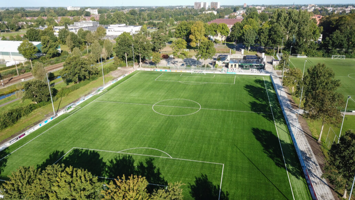 Trainingsspullen voor de MO17-2 van Heerenveense Boys campaign photo, 1 of 3