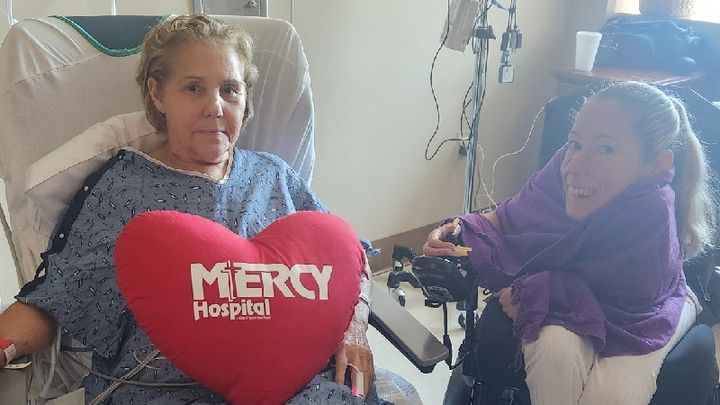 Help My Mom Recover and Keep Our Household Going campaign photo, 1 of 5