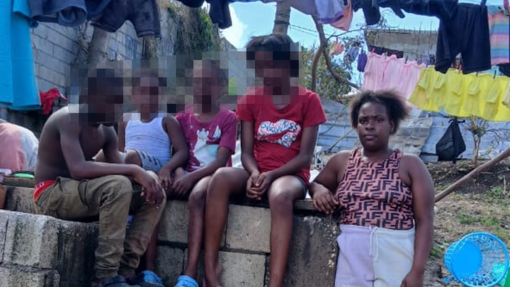 Hilfe für Mutter mit vier Kindern in Jamaika nach Hurrikan campaign photo, 1 of 7