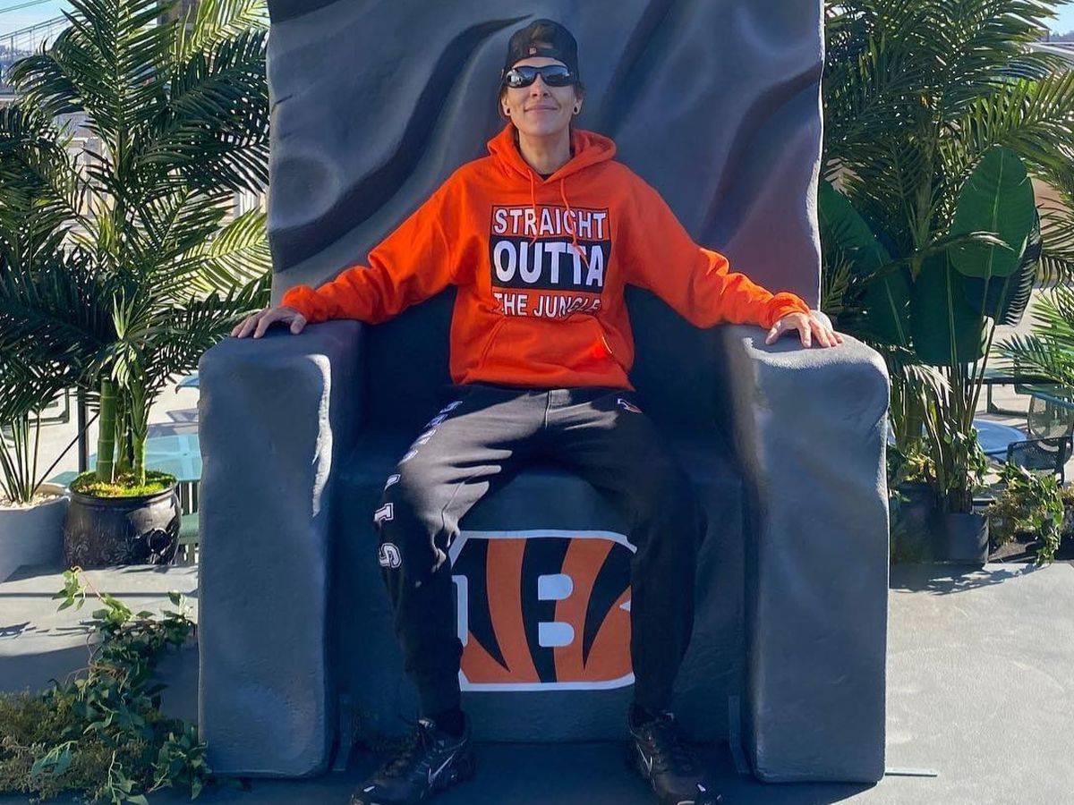 Deaf Cincinnati Bengals fan gets playoff tickets from Bengal