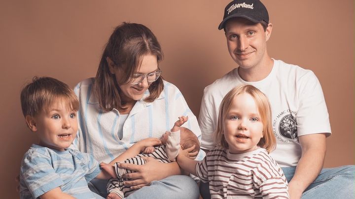 Unterstützung für eine junge Familie im Kampf gegen Krebs campaign photo, 1 of 3