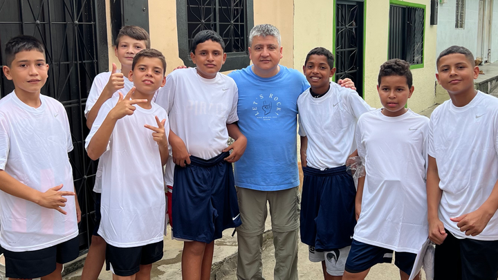 Support Andres Badillo and his family in their missions campaign photo, 1 of 3