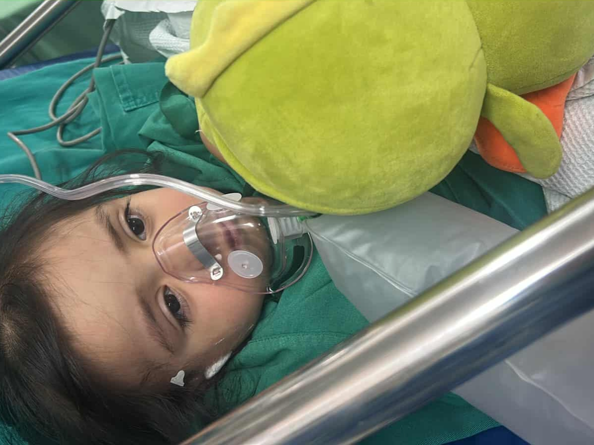 La fille de Gustavo doit se faire opérer d'urgence! campaign photo, 1 of 4