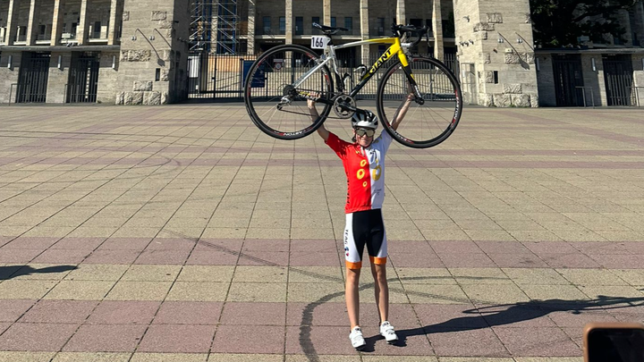 Unterstützt Lara auf ihrem Weg im Radsport campaign photo, 1 of 6