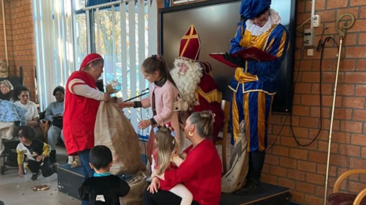 Sint voor minima in Eindhoven campaign photo, 1 of 3