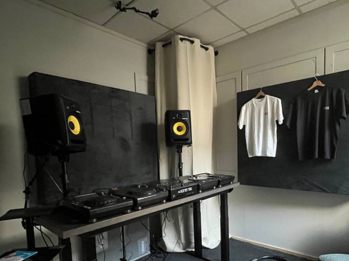 not exist Studio für Elektronische Musik (DJ & Produktion) campaign photo, 1 of 8