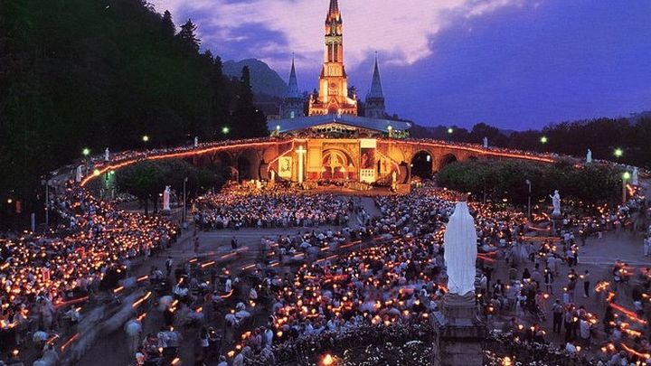 Fundraiser by Lou Johnston : Lourdes Pilgrimage, General Nursing student