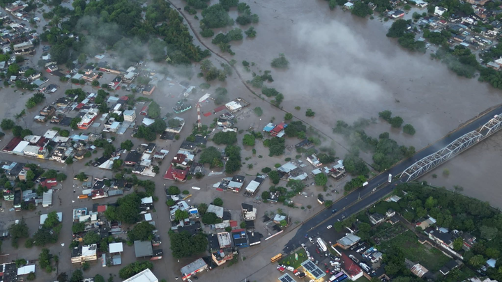 AYUDA La peor inundación en poza rica campaign photo, 1 of 7